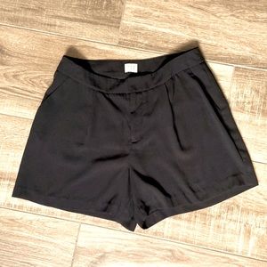 a • new• day casual shorts/black/size 4